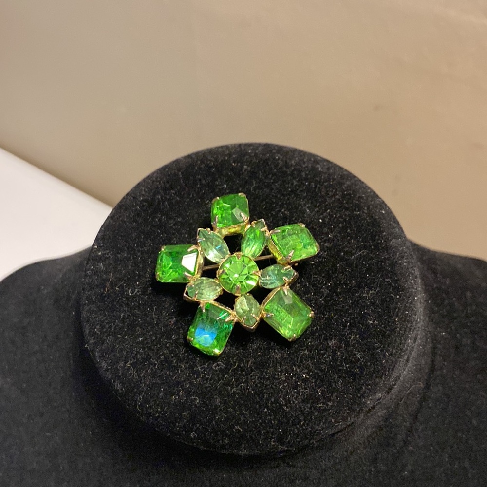 Green Rhinestone Brooch - Picture 4 of 5